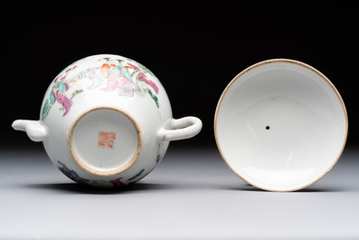 A Chinese famille rose teapot with ladies in a garden, Yongzheng mark, 19th C.
