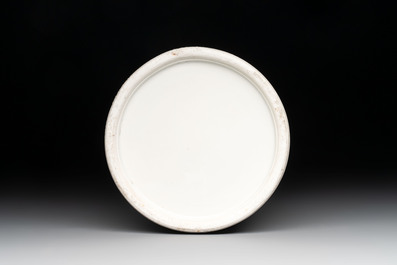 A varied collection of six Chinese famille rose wares, signed Hong Yishun 洪義順 and Luo Yongda 羅永發, Guangxu mark, 19/20th C.