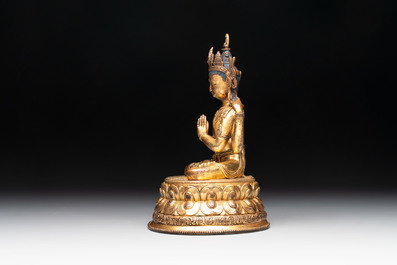 A fine Sino-Tibetan gilt-bronze Buddha, 17/18th C.