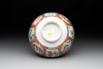 A pair of Chinese famille rose bowls with figures and roosters, Yongzheng/Qianlong