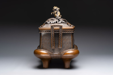 A large Japanese bronze censer and cover by Murata Seimin (1761-1837), Edo, early 19th C.