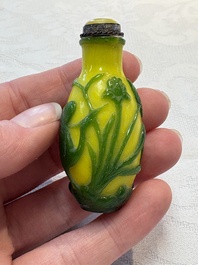 Three Chinese glass snuff bottles, 19/20th C.