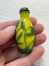 Three Chinese glass snuff bottles, 19/20th C.