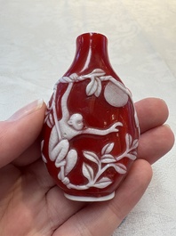 Three Chinese glass snuff bottles, 19/20th C.