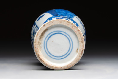 Four Chinese blue and white vases, three with cover, and two covered jars, 19th C.