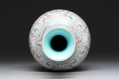 A Chinese famille rose 'double happiness' vase with 'chilong' handles, Daoguang mark, 20th C.