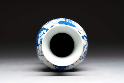 Four Chinese blue and white vases, three with cover, and two covered jars, 19th C.