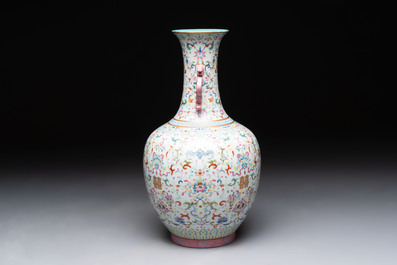 A Chinese famille rose 'double happiness' vase with 'chilong' handles, Daoguang mark, 20th C.