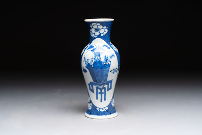Four Chinese blue and white vases, three with cover, and two covered jars, 19th C.