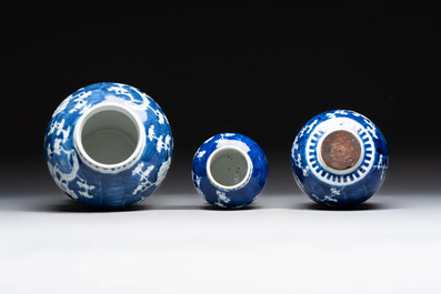 Four Chinese blue and white vases, three with cover, and two covered jars, 19th C.