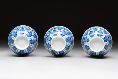20 Chinese blue and white wares, 19th C.