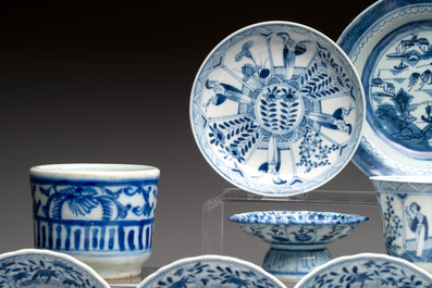 20 Chinese blue and white wares, 19th C.