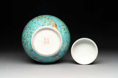 A Chinese 'Da Ya Zhai 大雅齋' turquoise-ground grisaille jar and cover, Yong Qing Chang Chun 永慶長春 mark, 19/20th C.