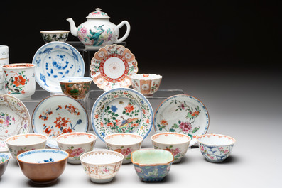 A varied collection of 24 Chinese porcelain wares, Kangxi and later
