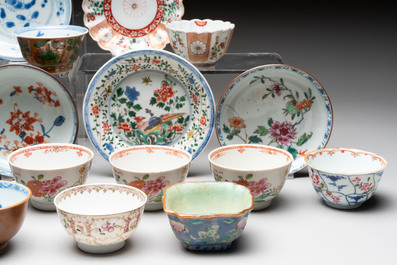A varied collection of 24 Chinese porcelain wares, Kangxi and later