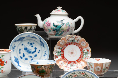 A varied collection of 24 Chinese porcelain wares, Kangxi and later