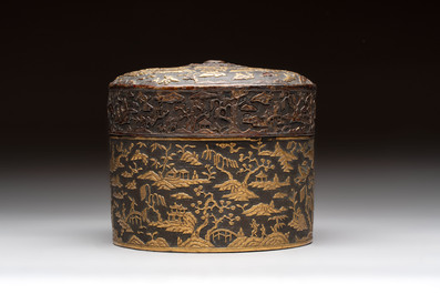 An imperial Vietnamese gold and silver-inlaid cylindrical tea box and cover, Hợp kim gồm ba lượng ch&iacute;n ph&acirc;n v&agrave;ng bảy ph&acirc;n đồng  mark, 18/19th C.