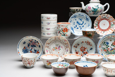 A varied collection of 24 Chinese porcelain wares, Kangxi and later