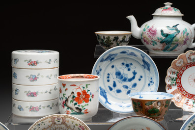 A varied collection of 24 Chinese porcelain wares, Kangxi and later