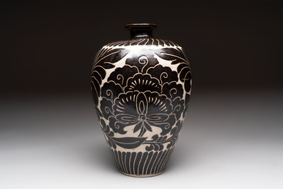 A Chinese cizhou 'meiping' vase with floral design, probably Song/Yuan