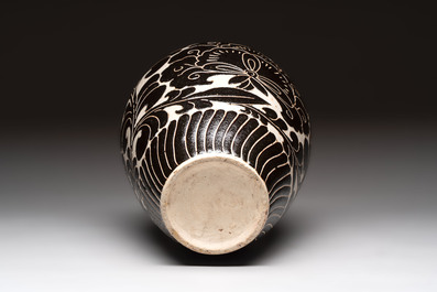 A Chinese cizhou 'meiping' vase with floral design, probably Song/Yuan