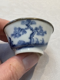 A pair of Chinese blue and white 'Bleu de Hue' cups with calligraphy for the Vietnamese market, 19th C.