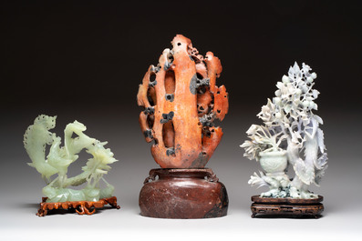 A Chinese soapstone vase with stand and two jadeite carvings on wooden stands, 19/20th C.