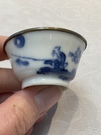A pair of Chinese blue and white 'Bleu de Hue' cups with calligraphy for the Vietnamese market, 19th C.