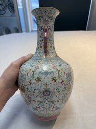 A Chinese famille rose 'double happiness' vase with 'chilong' handles, Daoguang mark, 20th C.