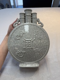 A Chinese Ge-type moonflask, Yongzheng mark, 19/20th C.