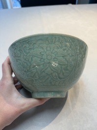 A Chinese Swatow celadon-glazed bowl with floral anhua design, 18th C.