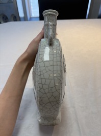 A Chinese Ge-type moonflask, Yongzheng mark, 19/20th C.