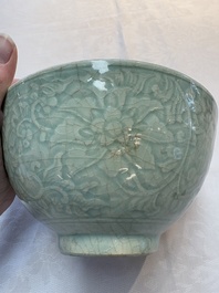 A Chinese Swatow celadon-glazed bowl with floral anhua design, 18th C.