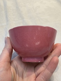 A pair of Chinese ruby-pink-glazed cups with floral anhua design, 18/19th C.