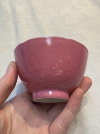A pair of Chinese ruby-pink-glazed cups with floral anhua design, 18/19th C.