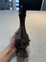 A Chinese bronze vase and ewer, and a Japanese vase, 18/19th C.