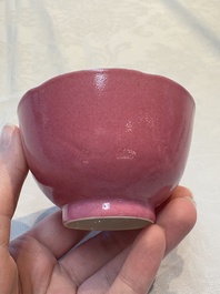 A pair of Chinese ruby-pink-glazed cups with floral anhua design, 18/19th C.