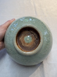 A Chinese Swatow celadon-glazed bowl with floral anhua design, 18th C.