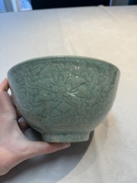 A Chinese Swatow celadon-glazed bowl with floral anhua design, 18th C.
