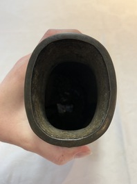 A fine Chinese archaistic bronze 'touhu' vase with 'taotie' design, 17/18th C.