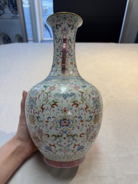 A Chinese famille rose 'double happiness' vase with 'chilong' handles, Daoguang mark, 20th C.
