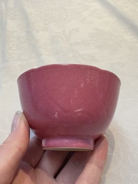 A pair of Chinese ruby-pink-glazed cups with floral anhua design, 18/19th C.