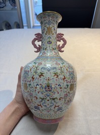 A Chinese famille rose 'double happiness' vase with 'chilong' handles, Daoguang mark, 20th C.