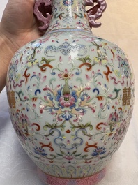 A Chinese famille rose 'double happiness' vase with 'chilong' handles, Daoguang mark, 20th C.