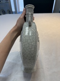 A Chinese Ge-type moonflask, Yongzheng mark, 19/20th C.