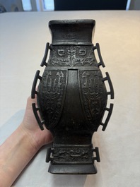 A Chinese bronze vase and ewer, and a Japanese vase, 18/19th C.