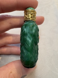 A collection of 12 Chinese glass snuff bottles, 19/20th C.