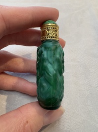 A collection of 12 Chinese glass snuff bottles, 19/20th C.