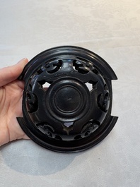 A Chinese Swatow cream-glazed tripod censer with wooden cover, 18/19th C.