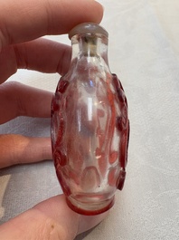 A collection of 12 Chinese glass snuff bottles, 19/20th C.